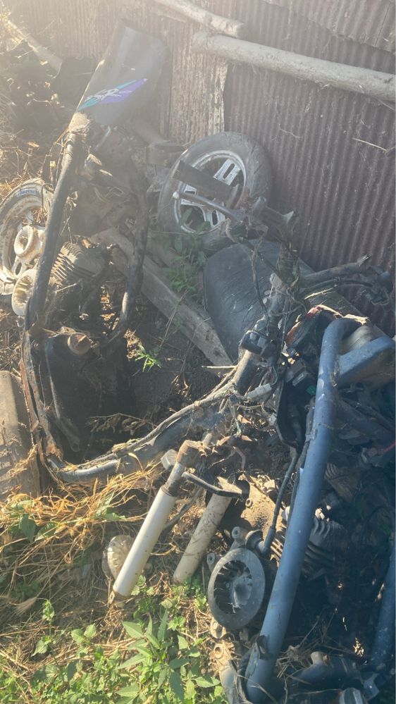 Птодават се две Hondi dio 50cc 2t