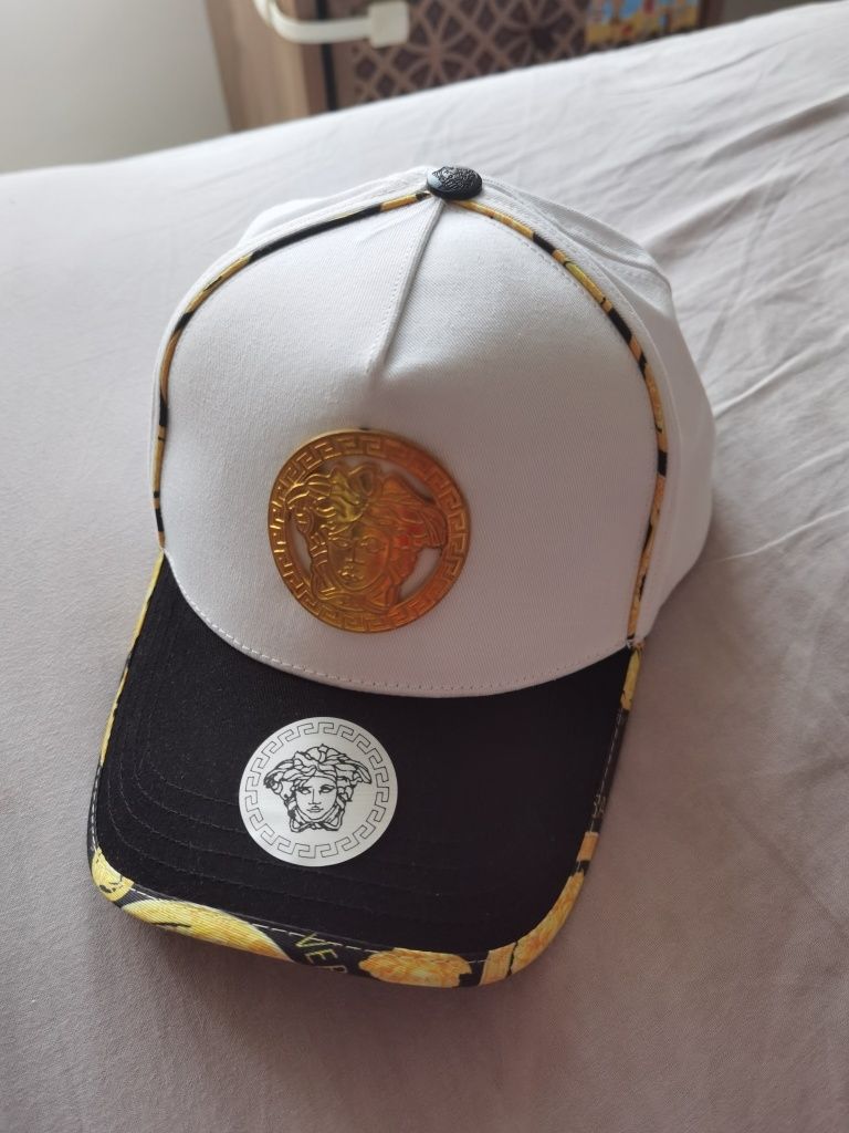 Versace шапка ..