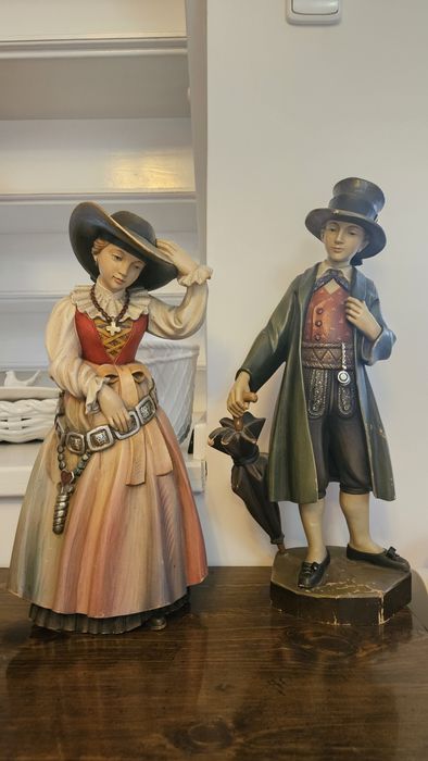 2 statui ANRI sculptate în lemn masiv pictata manual