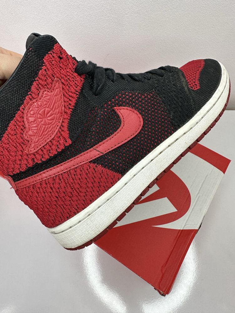 Air Jordan 1 Retro HI Flyknit (41) Маратонки
