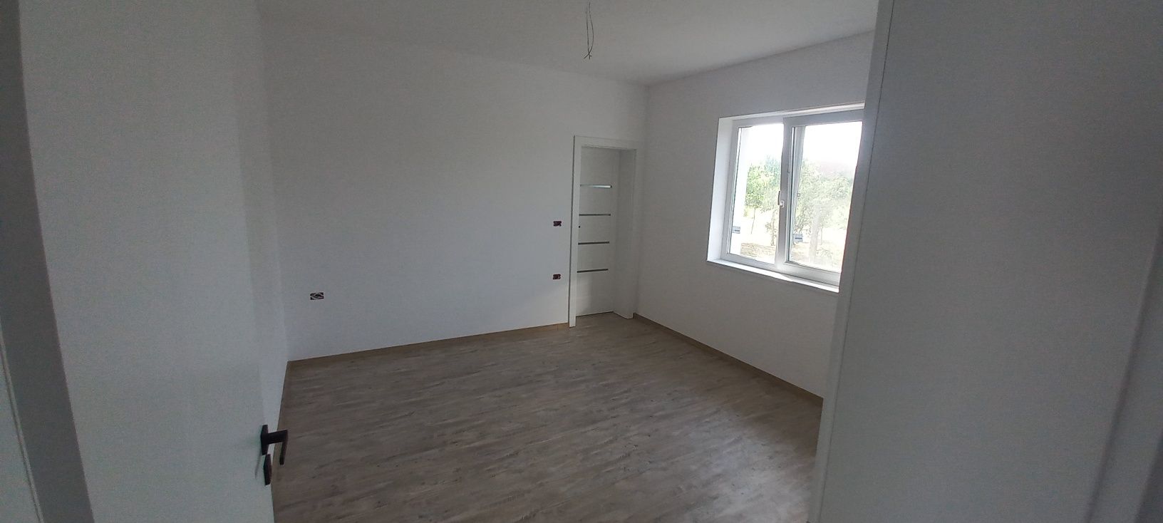Ocazie!! OCUPABILĂ  Imediat Vând casă parter in Sanmihaiu Roman