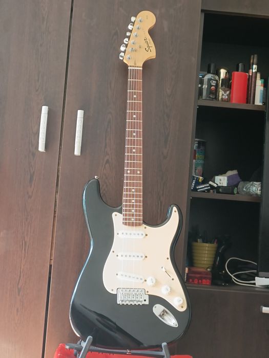 Chit.Squier by Fender