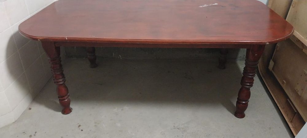 Стол  для гостиной