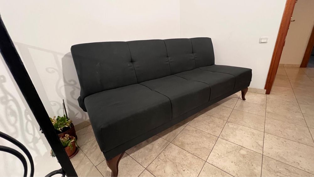 Canapea neagra extensibila