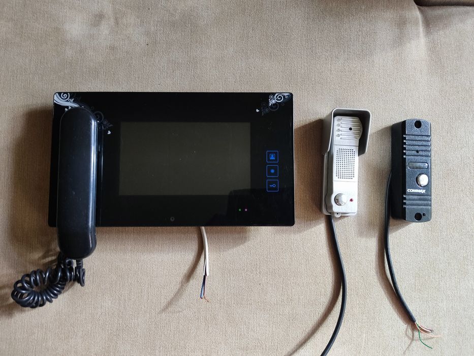 Домофон и две вызывные панели Б/У