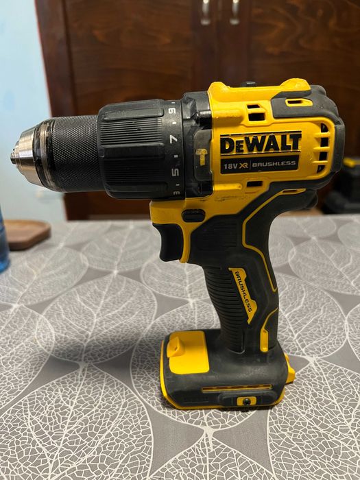 Винтоверт Dewalt DCD709