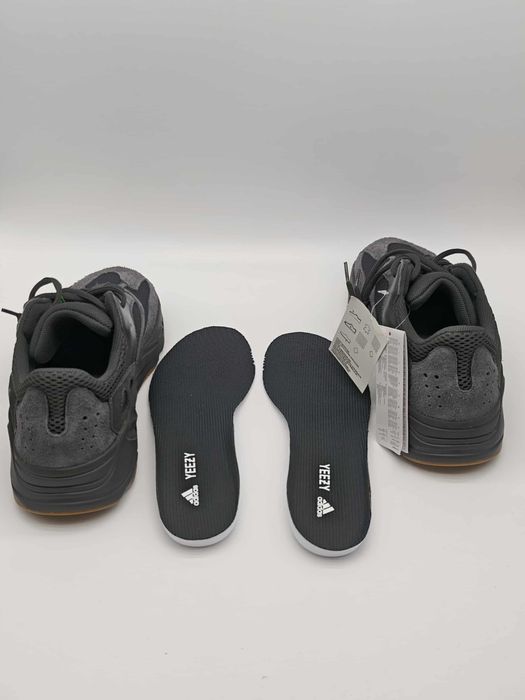 Adidas Yezzy Boost 700