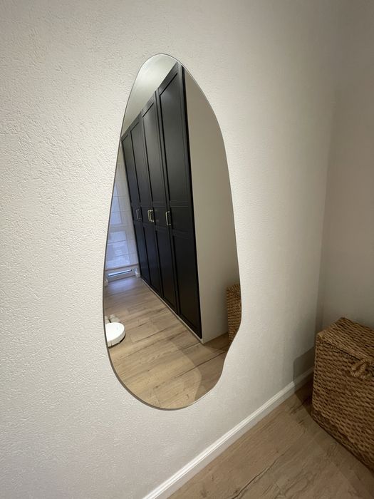 Oglinda perete forma organica