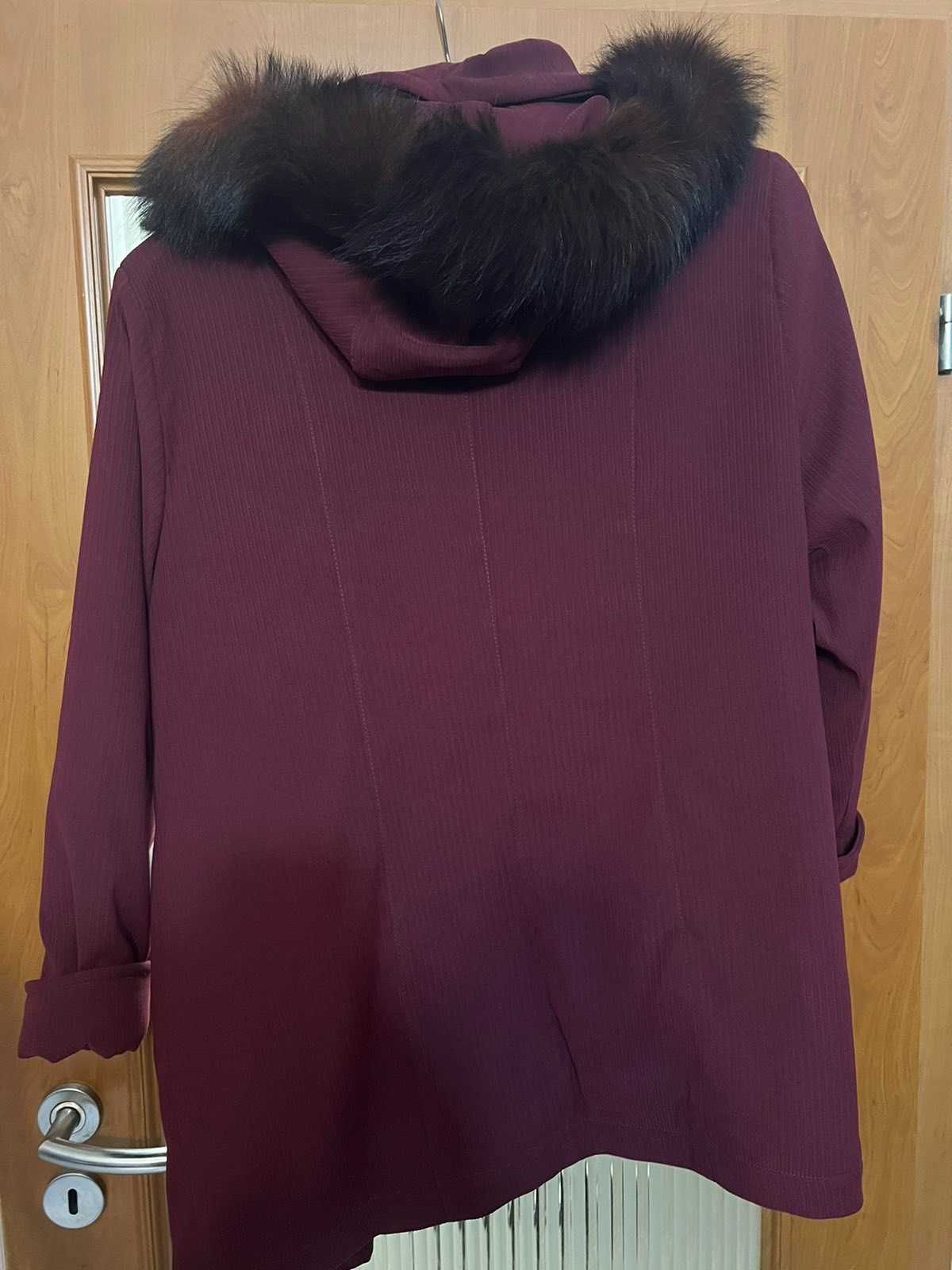 Палто с косъм на качулката, размер Л