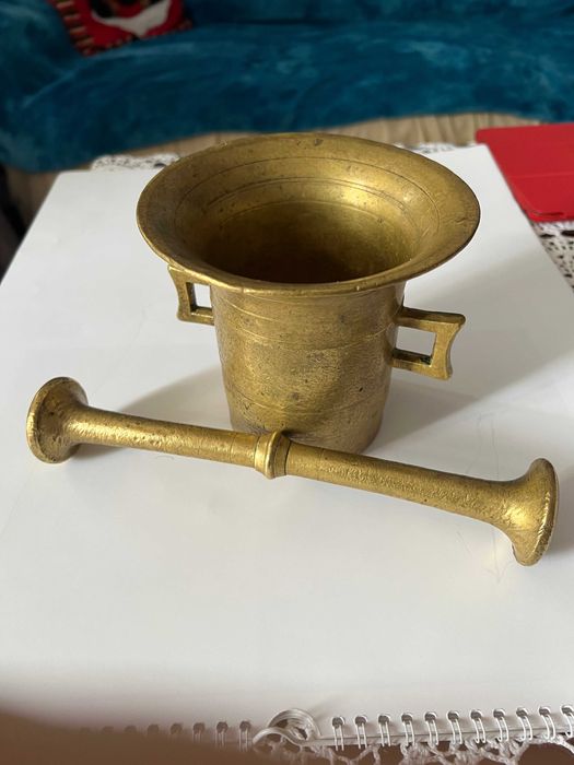 Mojar din bronz si pistil