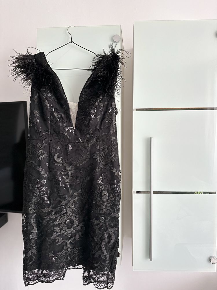 Rochie neagră cu puf