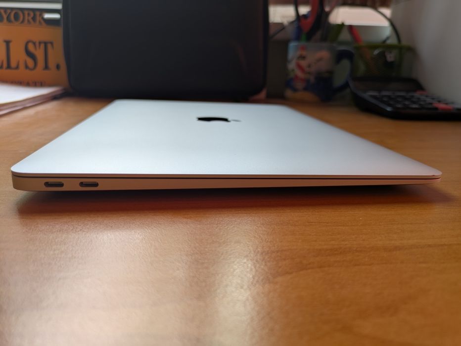 Лаптоп Macbook Air M1 256GB / 8GB RAM / 97% battery - 53 cycles