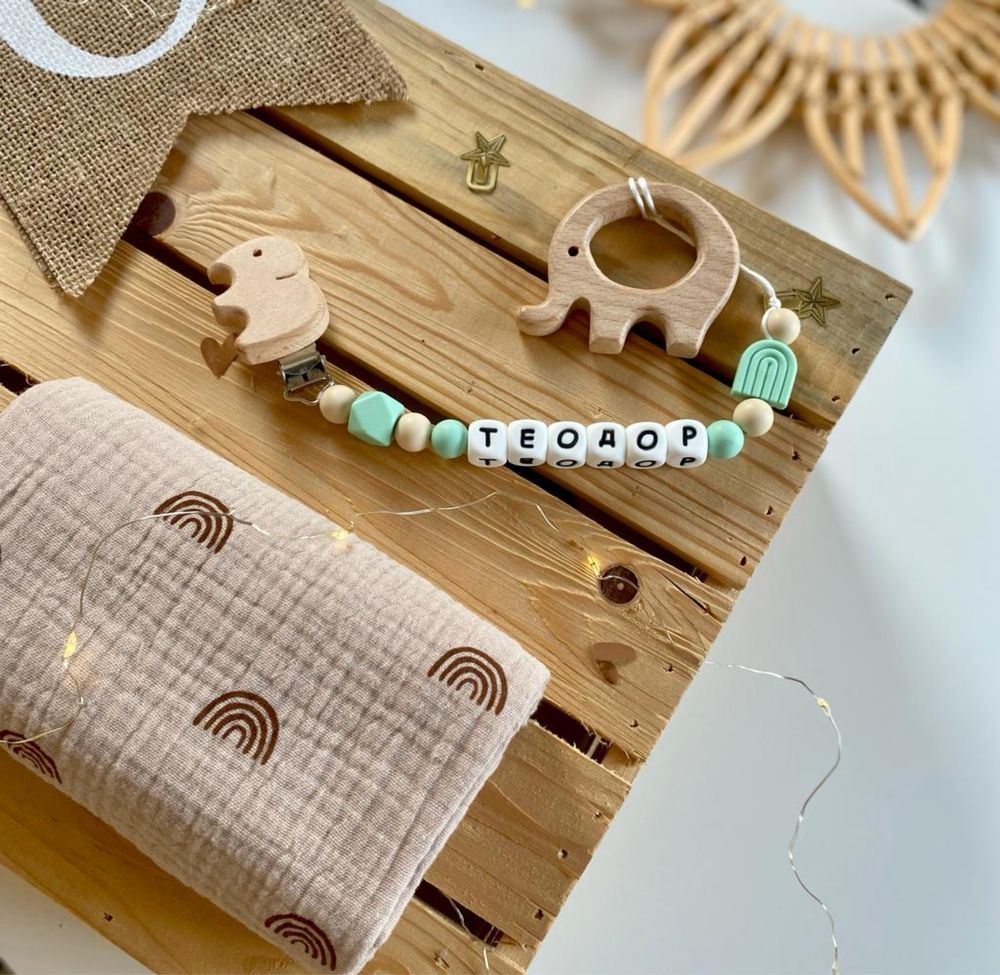 Дървен клипс и гризалка за биберон подарък за бебе погача държач
