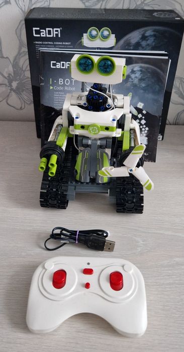 Cada bot programabil  +8 LEGO
