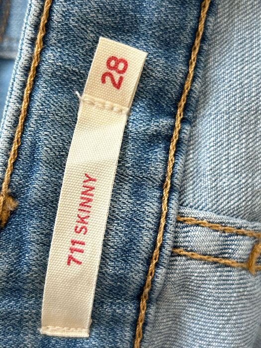 Оранжев пуловер с интересен гръб Intrend Maxmara и деним Levi’s 28