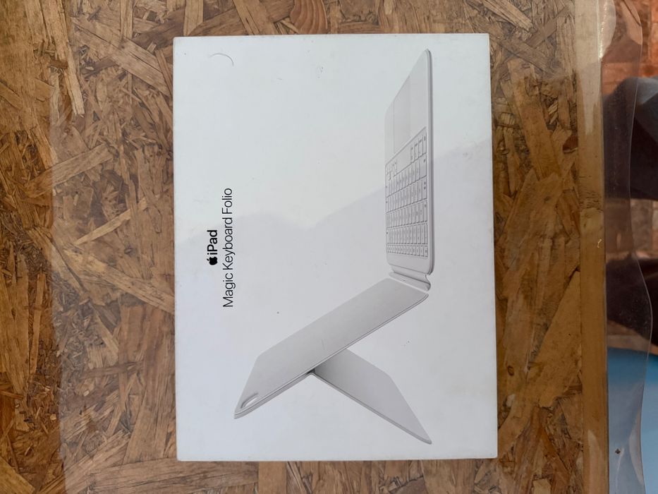 Apple Magic Keyboard folio desigilat dar nefolosită
