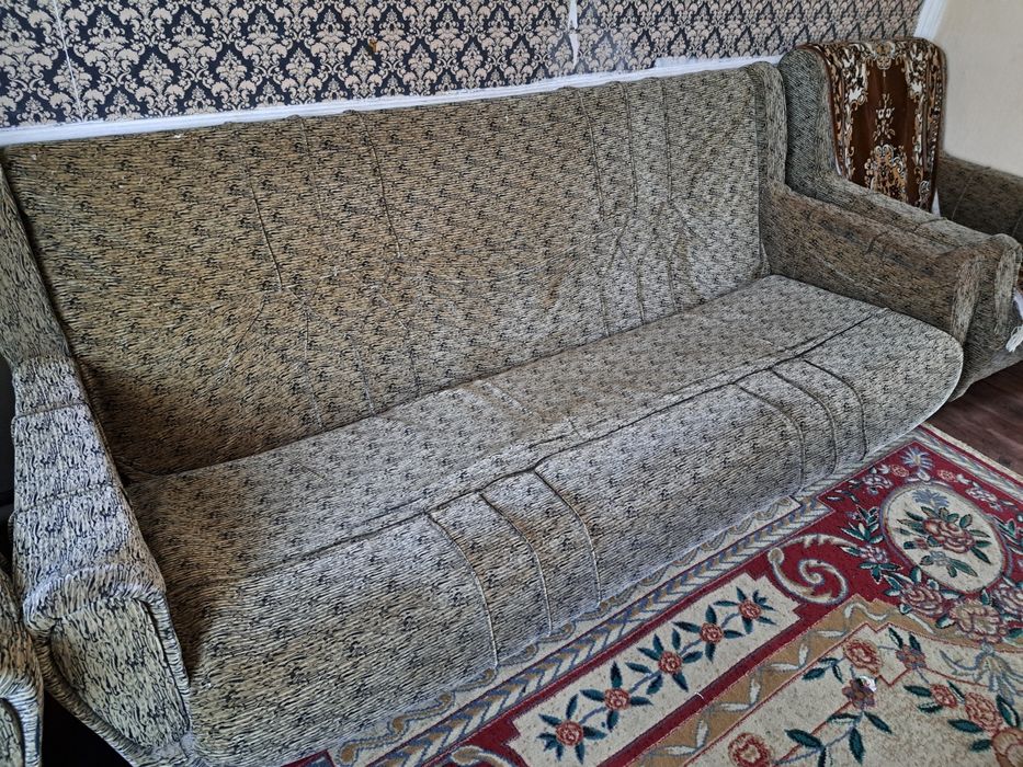 Продам диван с креслами