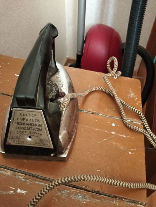 Продам утюг б/у.