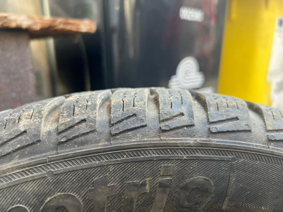 Vand cauciucuri noi 185/65R15