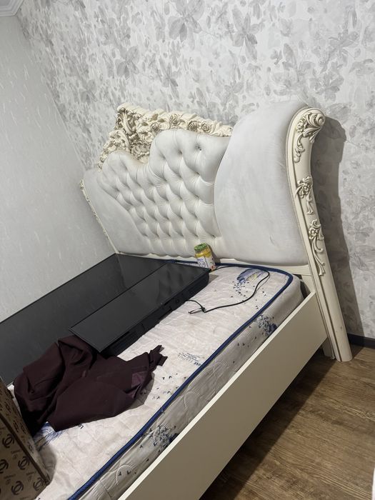 Продам кровать с матрасом
