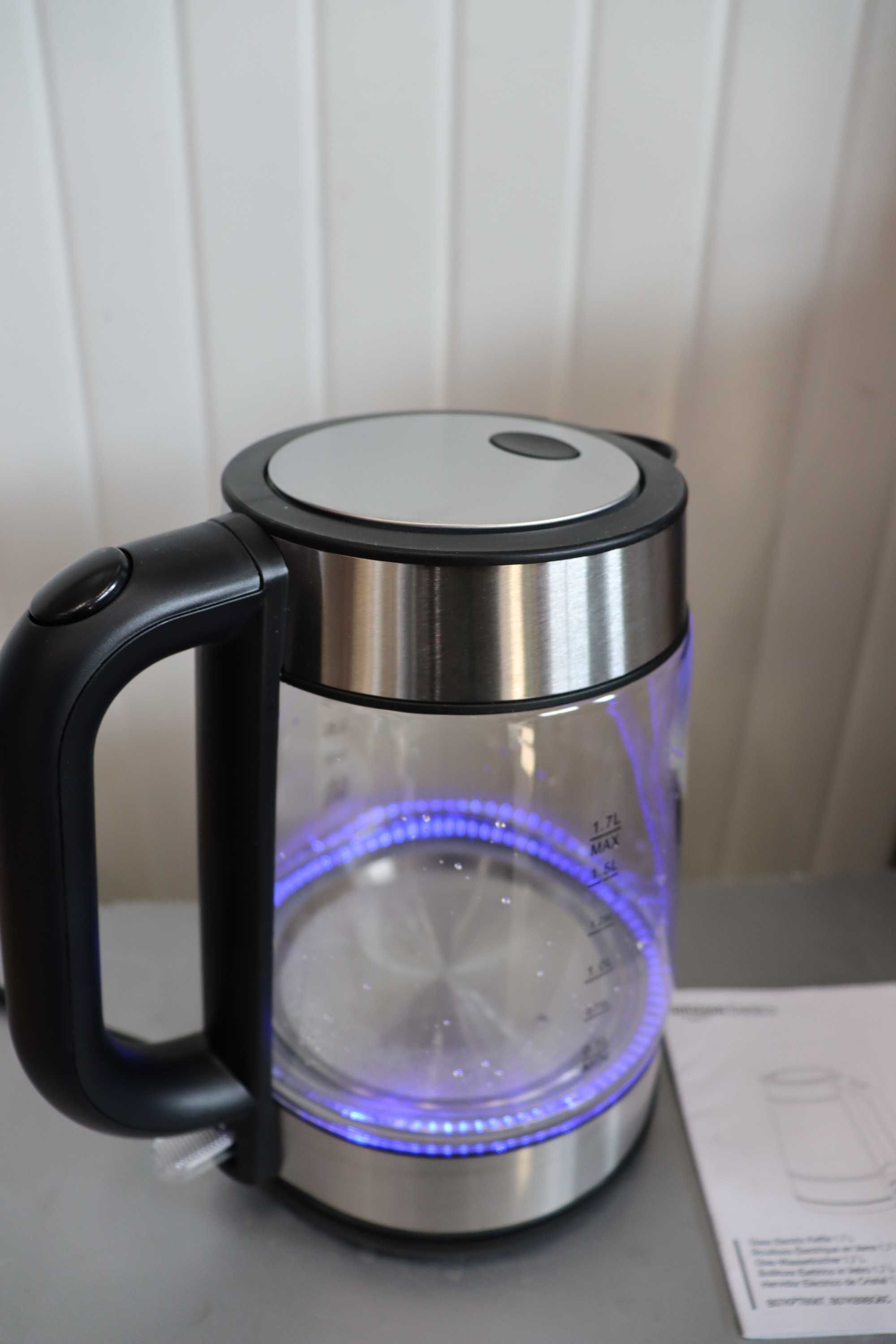 Кана за вода Amazon Basics Glass – 1.7 L, LED осветление