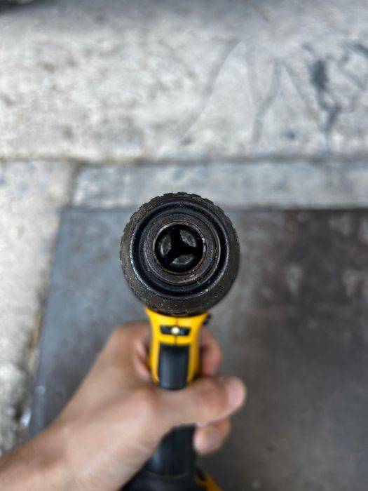 Винтоверт боди dewalt dc743