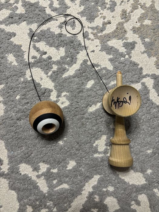 Kendama Sweets Broken Bones Natural semnata de Bisoi si Mocioiu