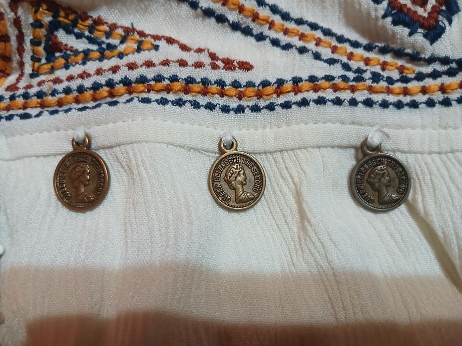 ie cu bănuți Regina Elisabeth