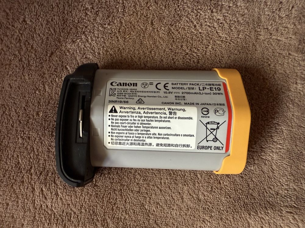 Продавам Canon EOS R3