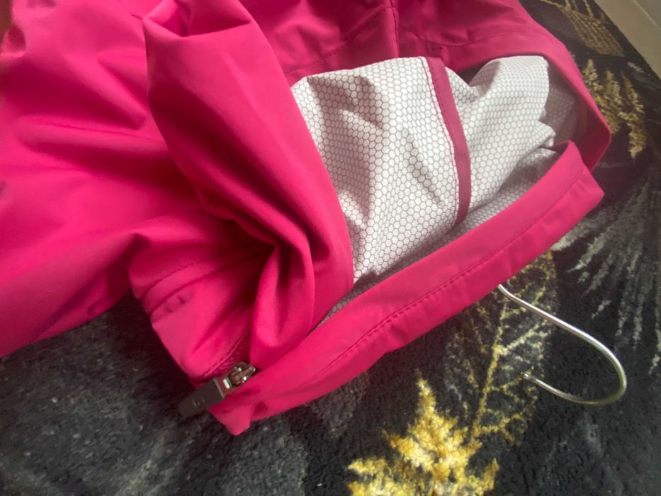 Jacheta/Geaca sport C&A, roz, subtire, S/36 cu gluga ascunsa, nou