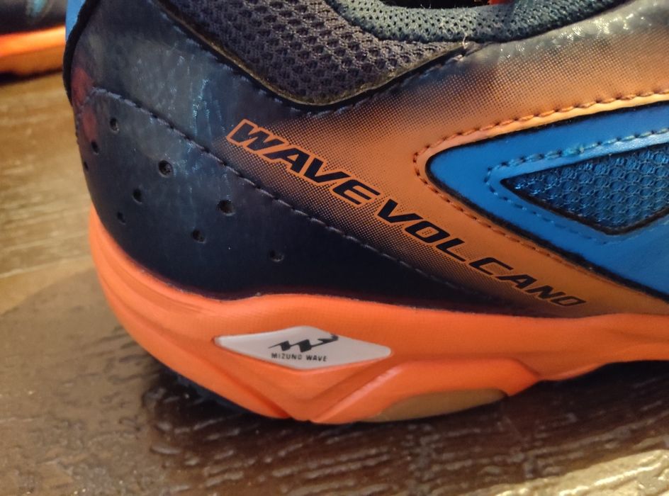 Маратонки Mizuno Wave Volcano