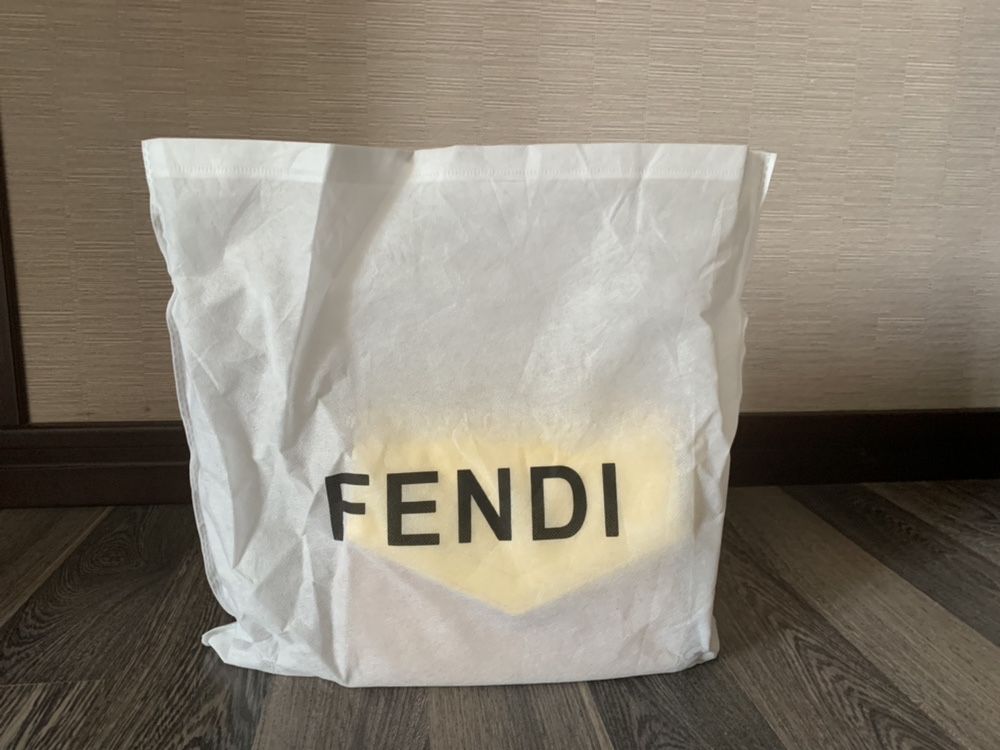 Красивая сумочка Fendi