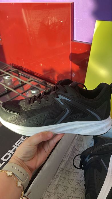 Продается крассовки 42 размера (новые)