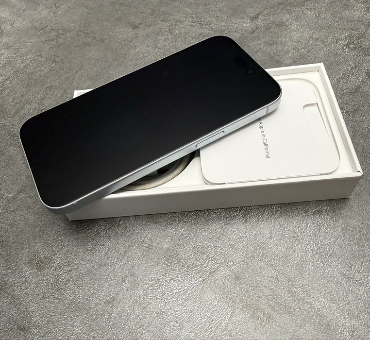 Продаю IPhone 15