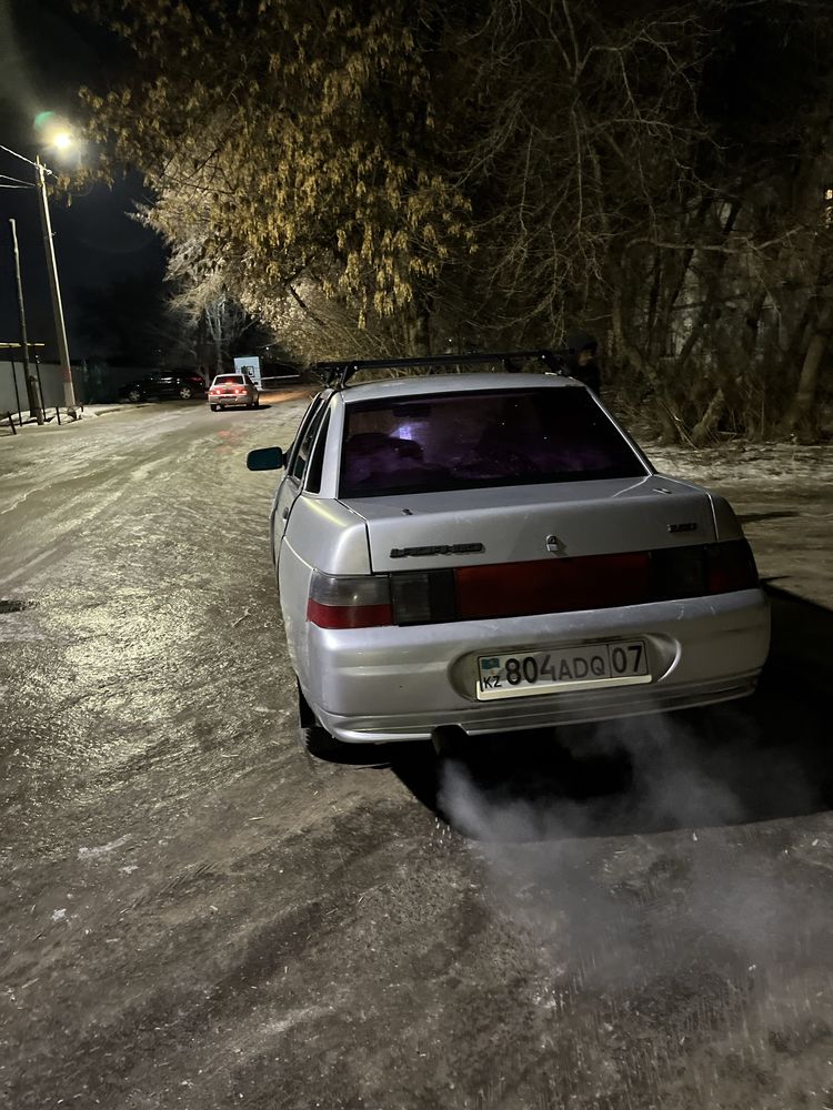 Lada 2110.