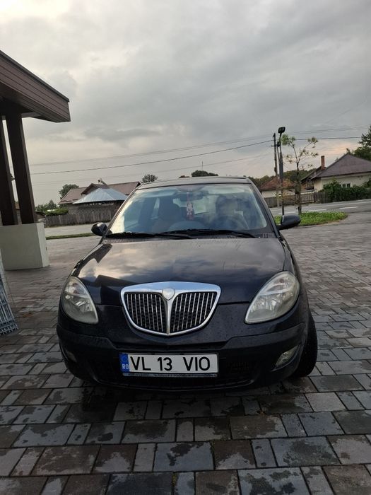 Vând Lancia Ypsilon