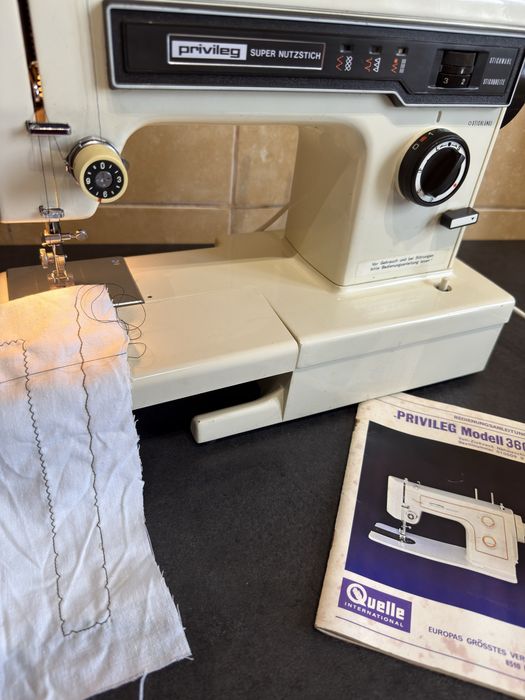 Masina de cusut festonat cu butoniere Privileg Germania