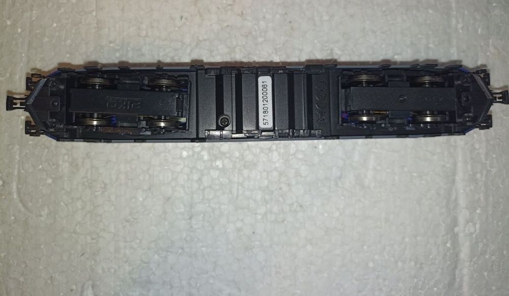 Locomotiva electrica piko connex 

Lumini in funcție de direcția de me