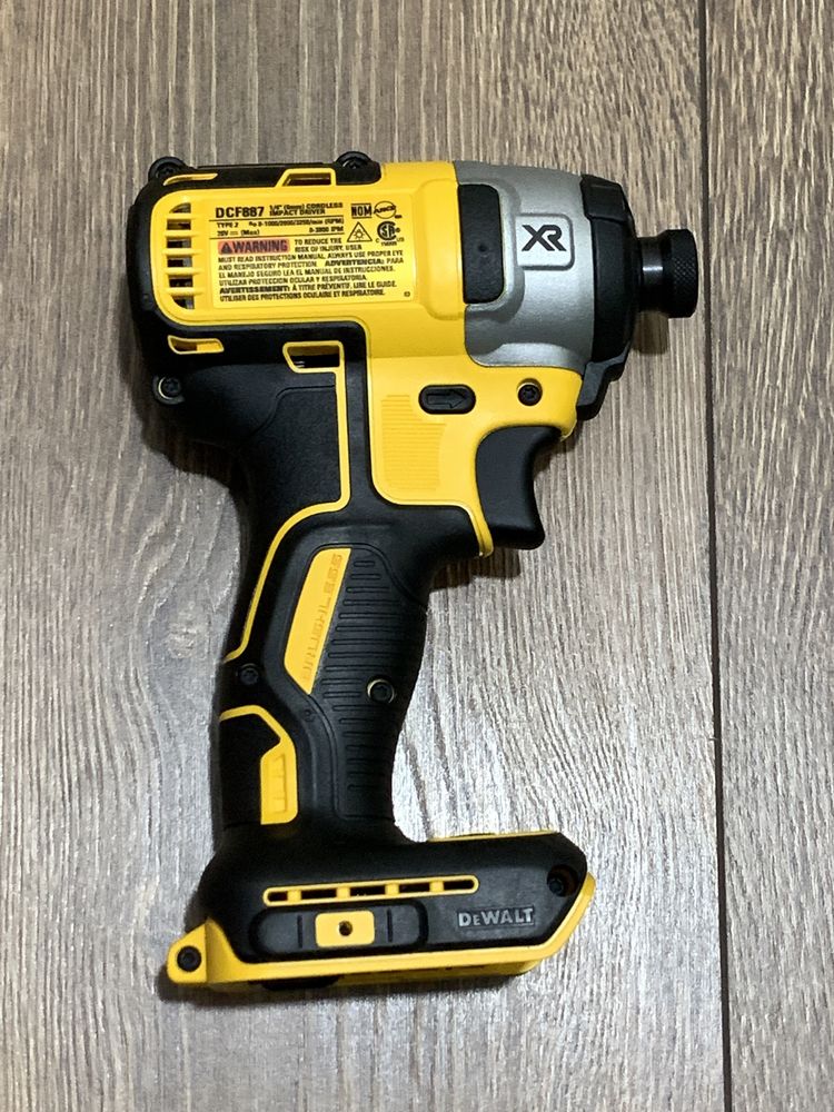 Шуруповёрт DEWALT DCF887