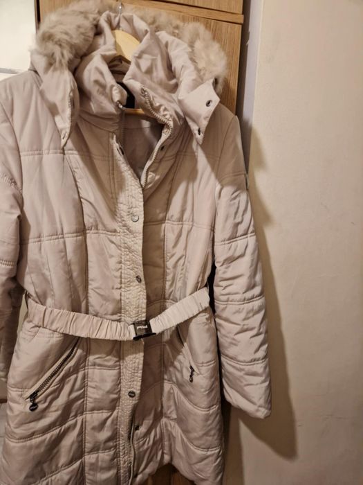 Дамско яке,с естествен пух на качулката