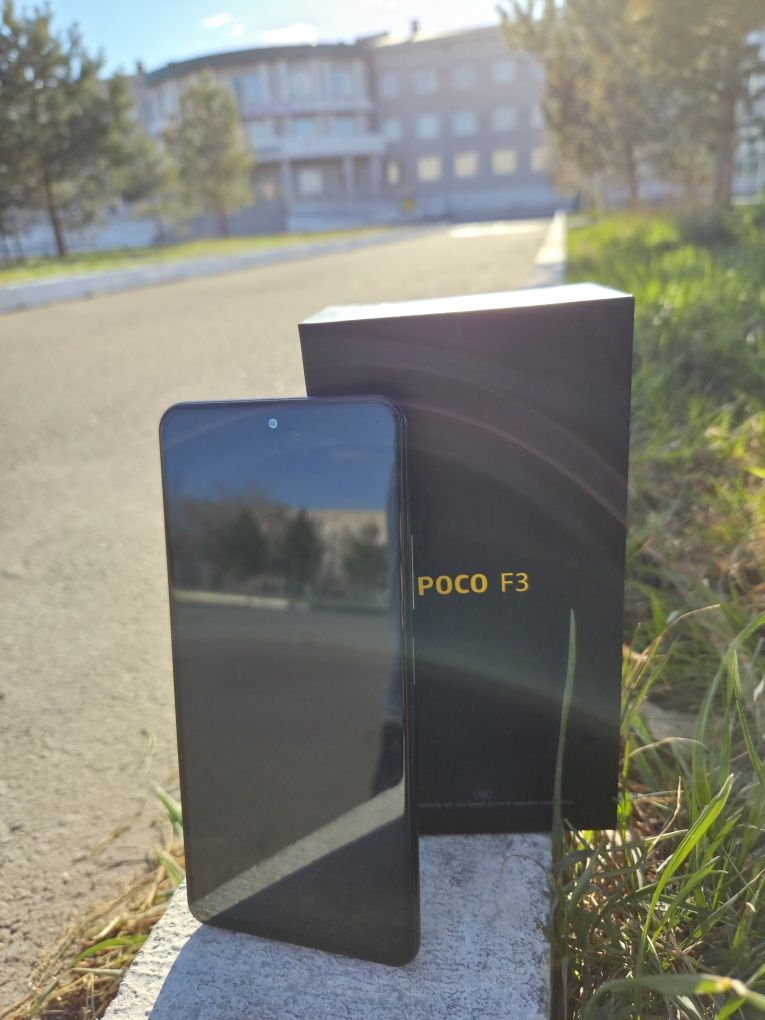 Смартфон Poco F3