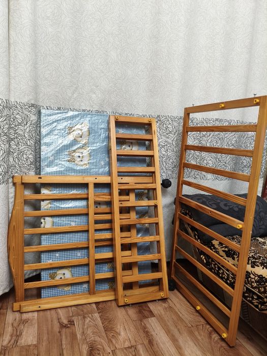 Кровать детская (с матрасом)