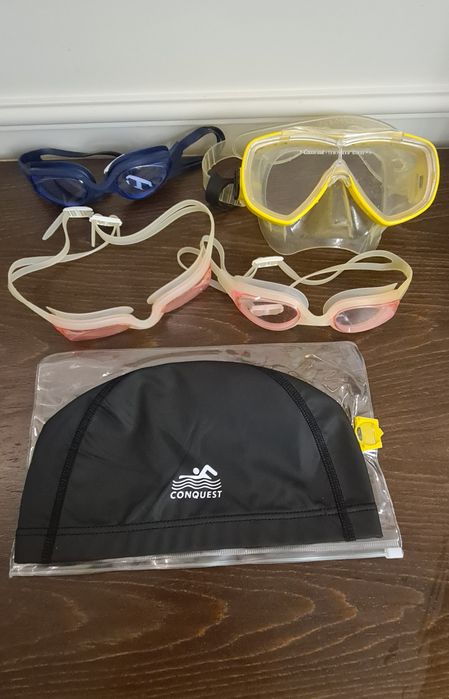Очки и шапочки для плавания