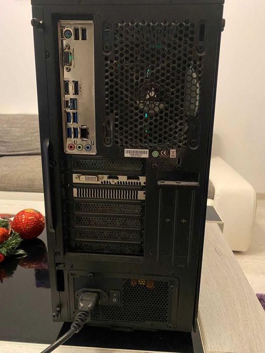 Vand PC AMD Ryzen 7 2700x 3.7Ghz 32GB ram windows 10