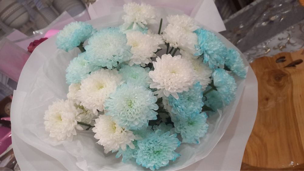 Гүл сатылады.