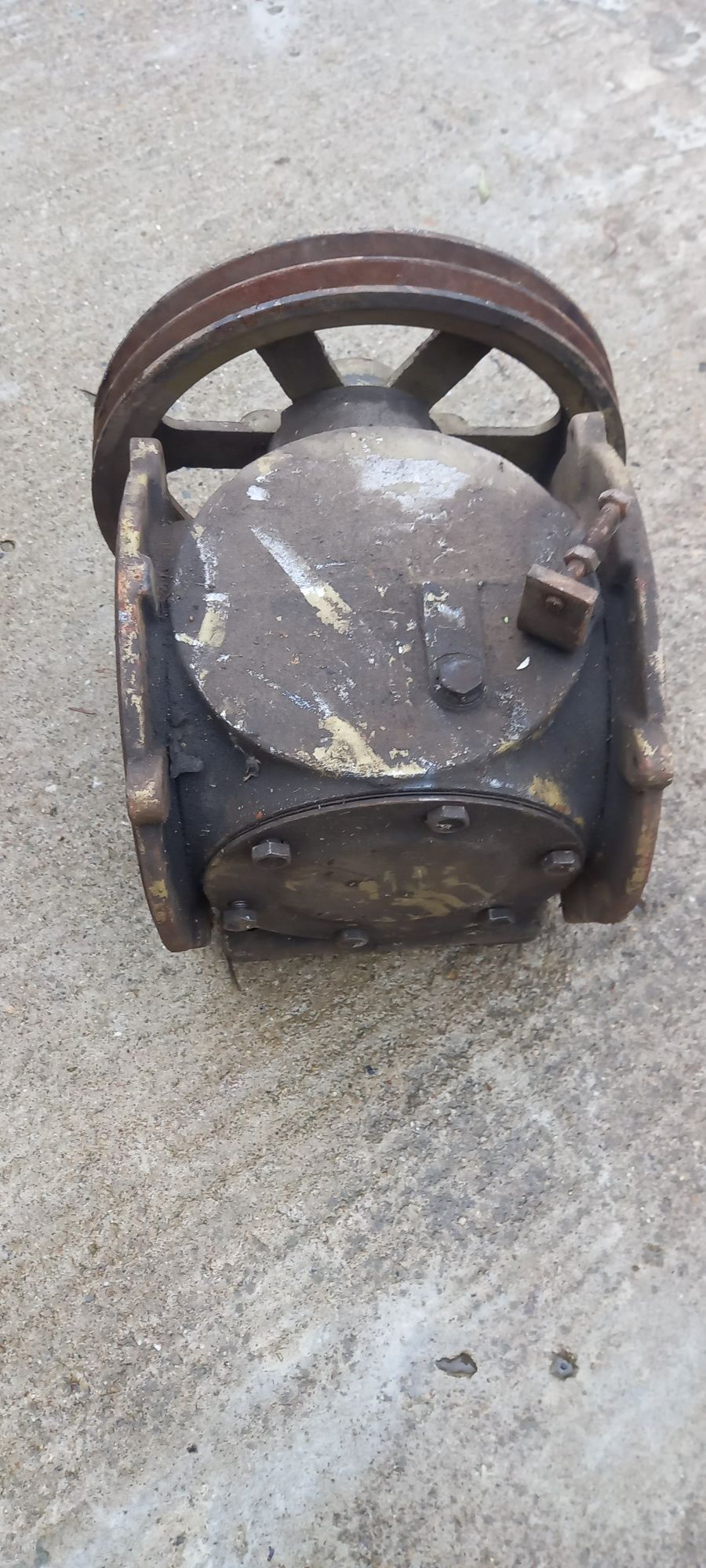 reductor inversor raport 1 la 1 cu fulie 30 cm