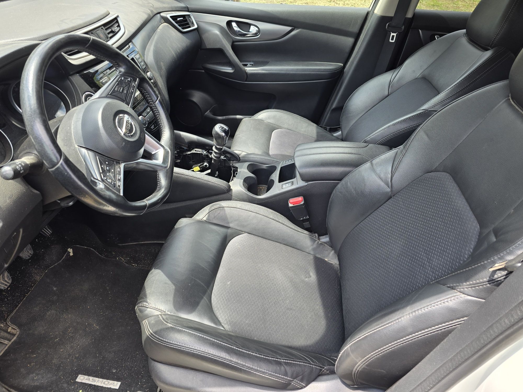 Продавам nisan qashqai на части