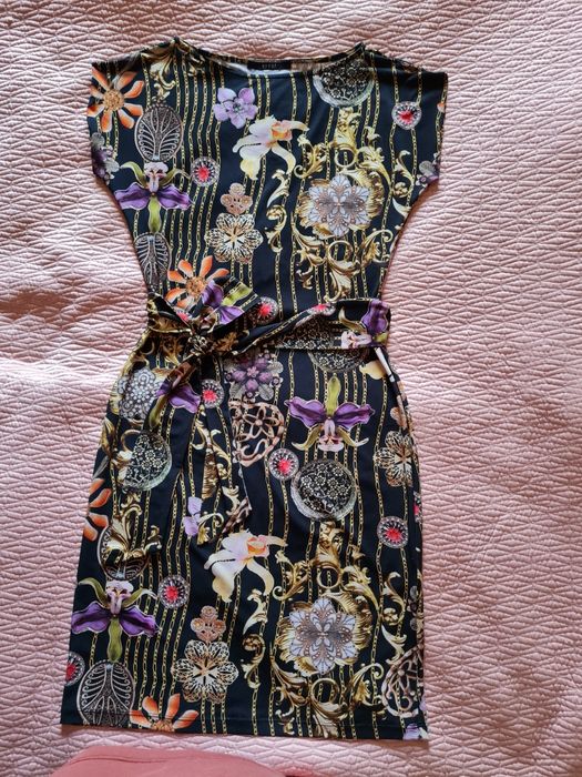 Платье женское. Разм. 42, 44. Рост до 160 Фирма GUCCI. Очень красивое.