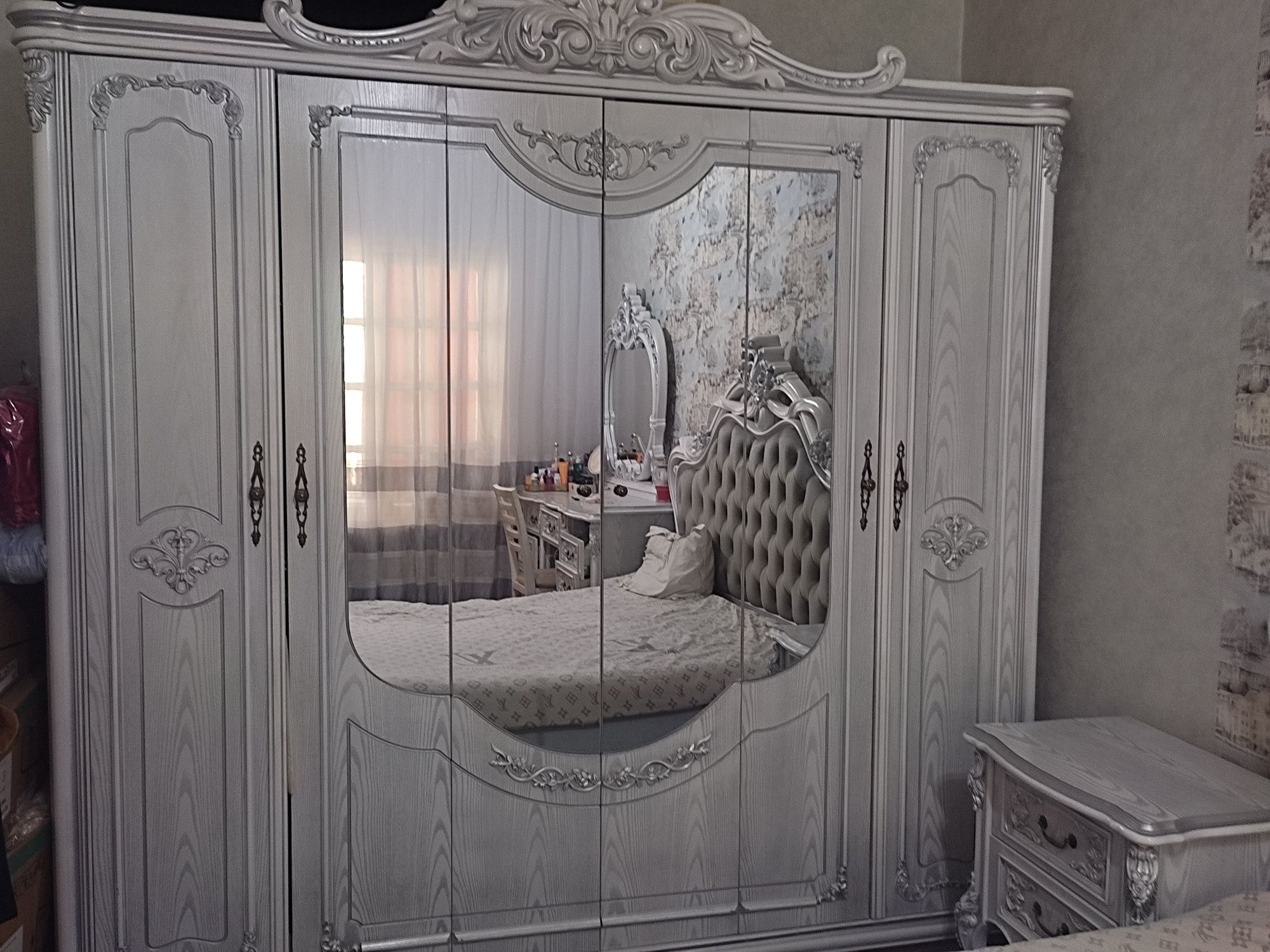 Спальня мебель классика