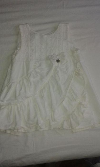 Бяла сукманче/ рокличка за момиченце с воланчета